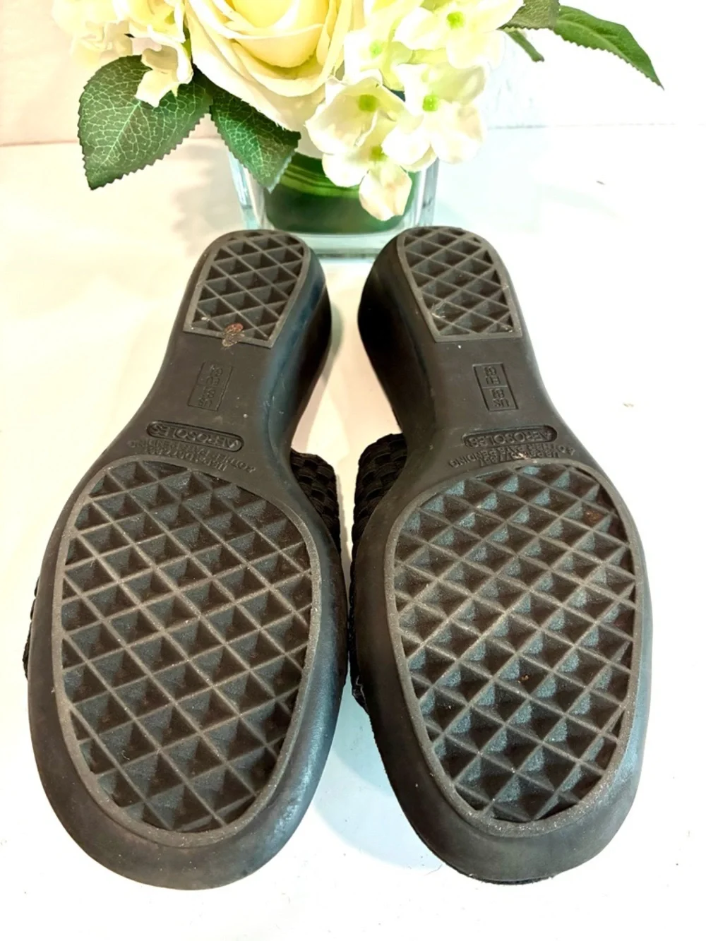 Preowned Aerosoles sandals size 8.5 black